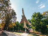 Памятник авиаторам училища ( самолёт СУ17М3)