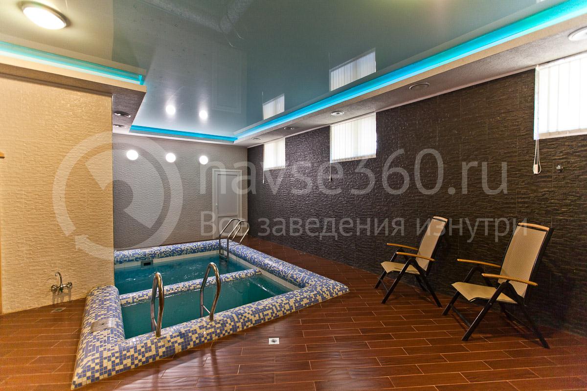 Бассейн в гостинице Park Hotel в Краснодаре